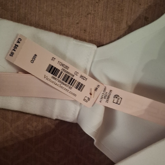 Victoria's Secret Cream Bra - Picture 4 of 11